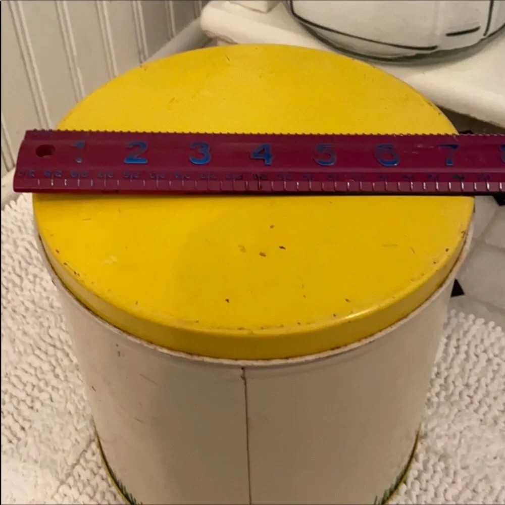 Vintage 1970’s Yellow Daisy Tin Canister